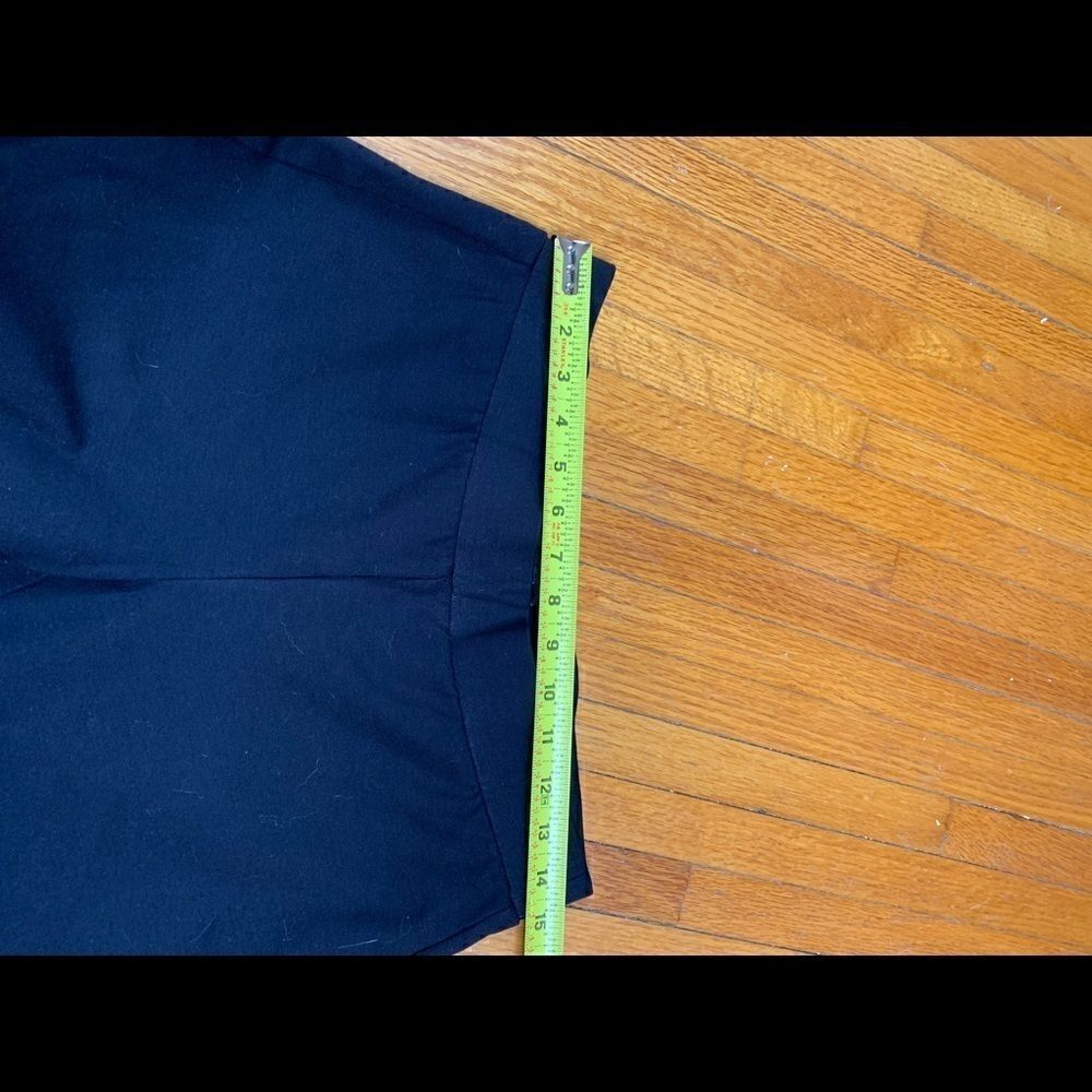 Roz & Ali plain black crop stretch pants size medium. Nice, thick fabric - Picture 3 of 4